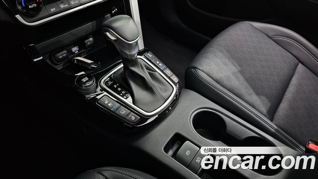 Kia Seltos Gasoline 1.6 Turbo 4WD Signature 2023 — фото 9