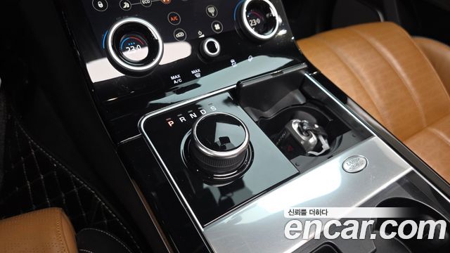 Land Rover Range Rover Velar 3.0 D300 R-Dynamic HSE 2018 — фото 9