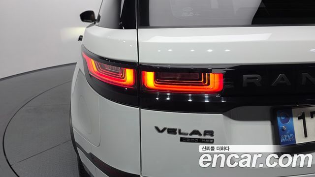 Land Rover Range Rover Velar 3.0 D300 R-Dynamic HSE 2018 — фото 23
