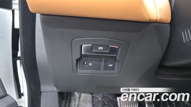 Land Rover Range Rover Velar 3.0 D300 R-Dynamic HSE 2018 — фото 27