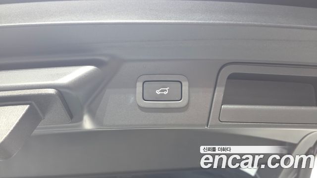 Land Rover Range Rover Velar 3.0 D300 R-Dynamic HSE 2018 — фото 30