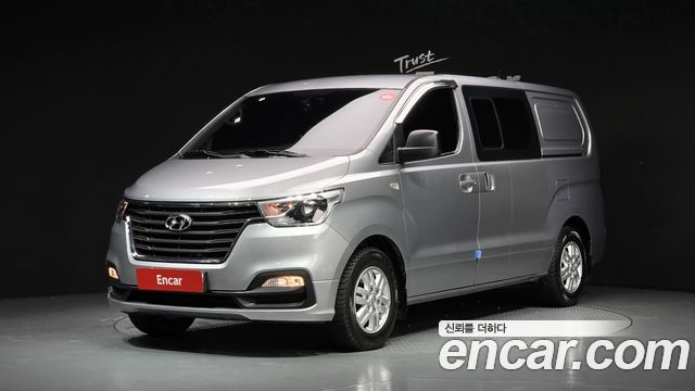 Hyundai Grand Starex Van 5-Seater Smart