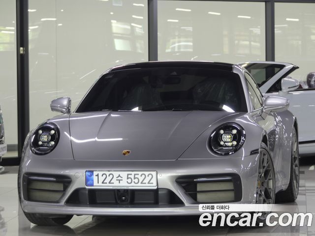 Porsche 911 (992) Carrera 4