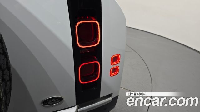 Land Rover Defender (L663) 90 D250 S 2022 — фото 23