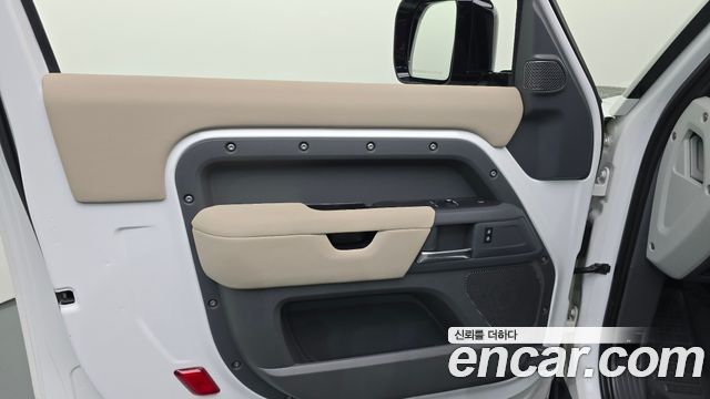 Land Rover Defender (L663) 90 D250 S 2022 — фото 24