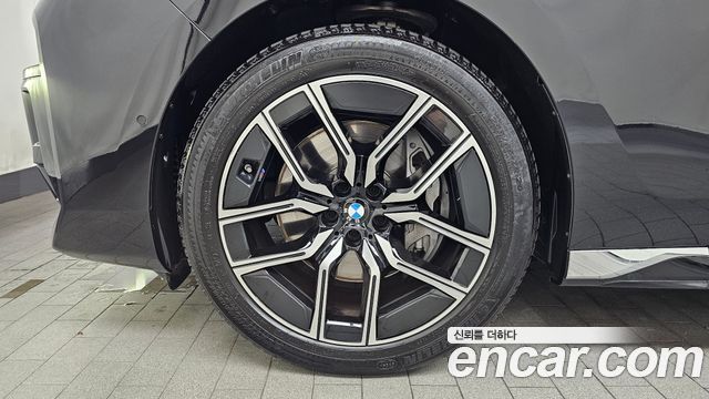BMW 7 Series (G70) 740i sDrive M Sport 2023 — фото 5