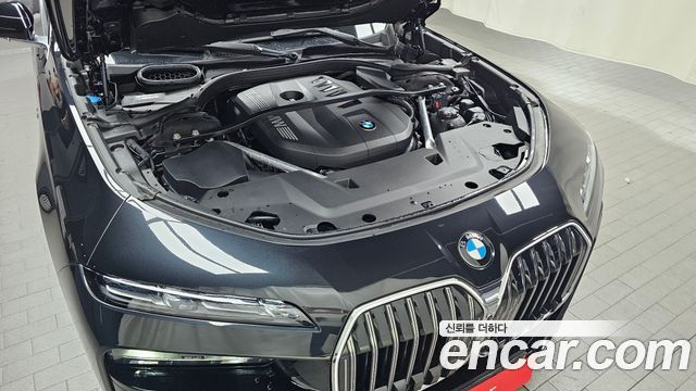 BMW 7 Series (G70) 740i sDrive M Sport 2023 — фото 6