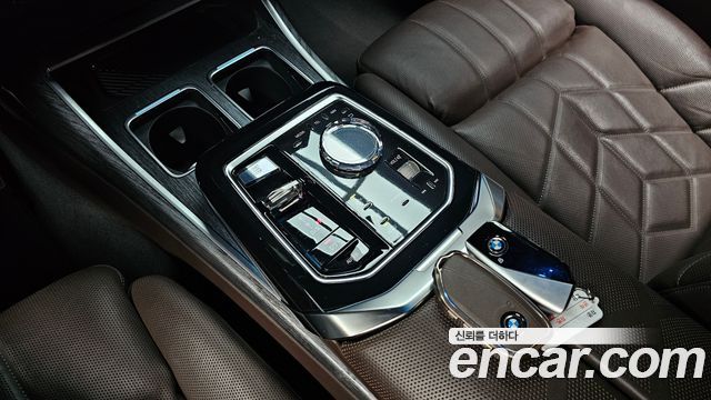 BMW 7 Series (G70) 740i sDrive M Sport 2023 — фото 9