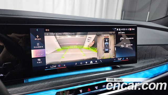 BMW 7 Series (G70) 740i sDrive M Sport 2023 — фото 13