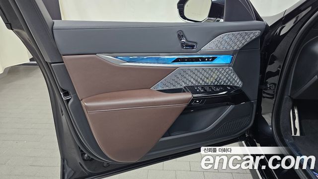 BMW 7 Series (G70) 740i sDrive M Sport 2023 — фото 24