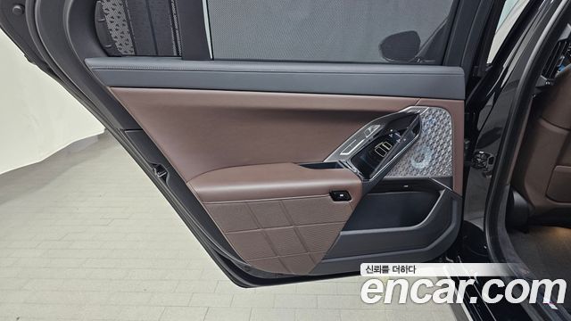 BMW 7 Series (G70) 740i sDrive M Sport 2023 — фото 25