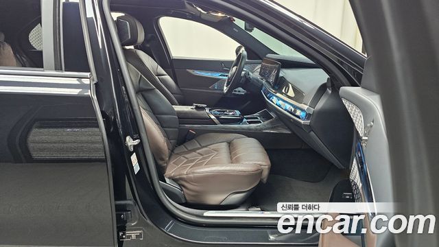 BMW 7 Series (G70) 740i sDrive M Sport 2023 — фото 26