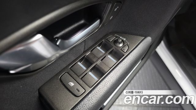 Land Rover Range Rover Evoque 2.0 TD4 SE 2018 — фото 30