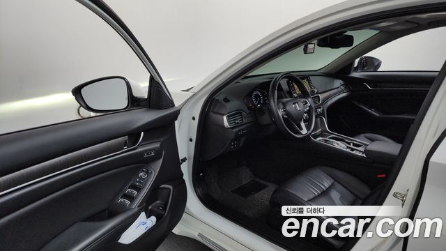 Honda Accord (X) 2.0 Hybrid Touring 2018 — фото 10