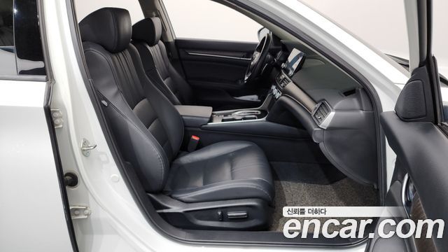 Honda Accord (X) 2.0 Hybrid Touring 2018 — фото 15