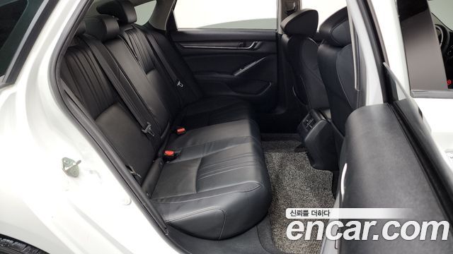 Honda Accord (X) 2.0 Hybrid Touring 2018 — фото 16