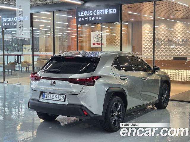 Lexus UX300h 2.0 2WD 2026 — фото 2
