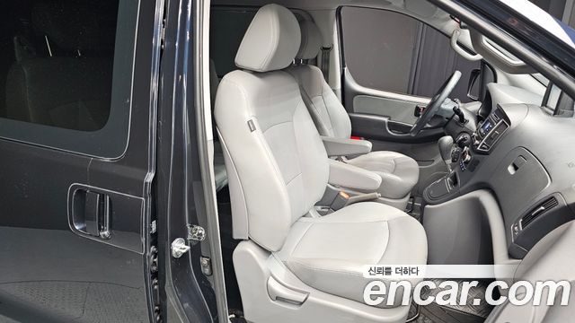 Hyundai Grand Starex Van 5-Seater Style 2021 — фото 11