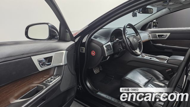 Jaguar XF 2.2D Luxury X250 2012 — фото 12