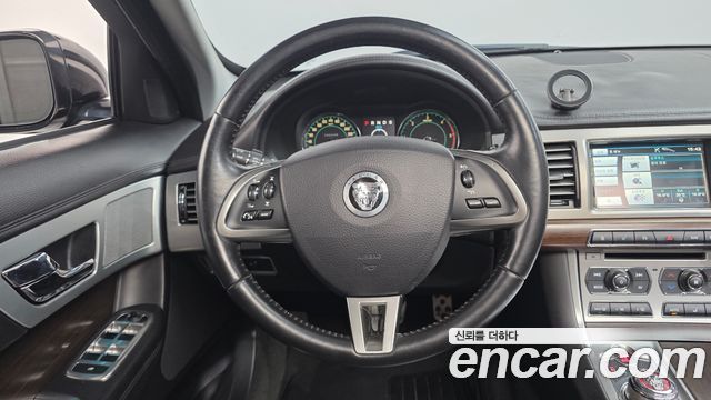 Jaguar XF 2.2D Luxury X250 2012 — фото 15