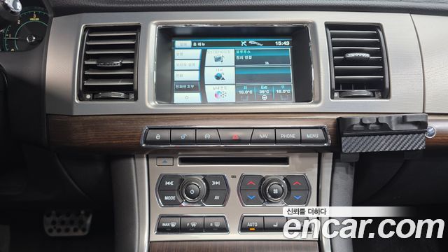 Jaguar XF 2.2D Luxury X250 2012 — фото 16