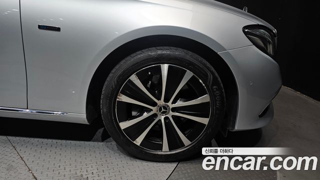 Mercedes-Benz E-Class (W213) E300e Exclusive 2019 — фото 21
