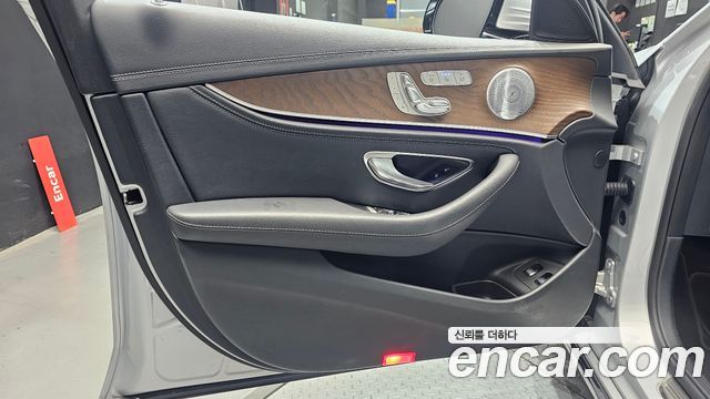 Mercedes-Benz E-Class (W213) E300e Exclusive 2019 — фото 24