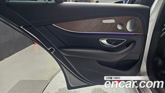 Mercedes-Benz E-Class (W213) E300e Exclusive 2019 — фото 25