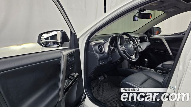 Toyota RAV4 2.5 4WD Hybrid 4th 2017 — фото 10