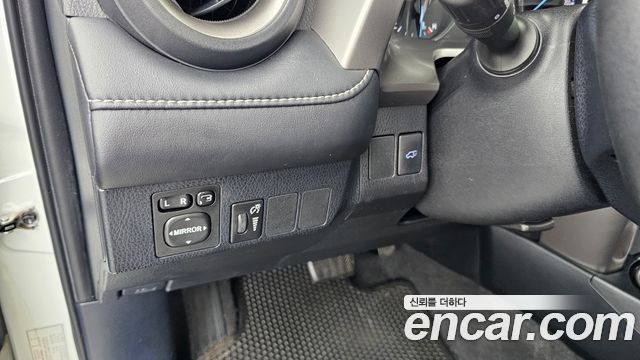 Toyota RAV4 2.5 4WD Hybrid 4th 2017 — фото 16