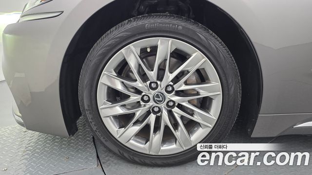 Lexus LS500 (V) 3.5 Luxury AWD 2019 — фото 5