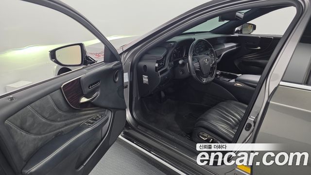 Lexus LS500 (V) 3.5 Luxury AWD 2019 — фото 10