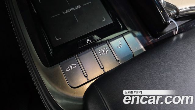 Lexus LS500 (V) 3.5 Luxury AWD 2019 — фото 17