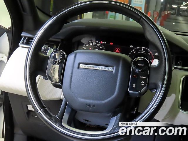 Land Rover Range Rover Velar 2.0 D240 R-Dynamic SE 2018 — фото 8
