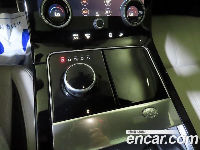 Land Rover Range Rover Velar 2.0 D240 R-Dynamic SE 2018 — фото 16