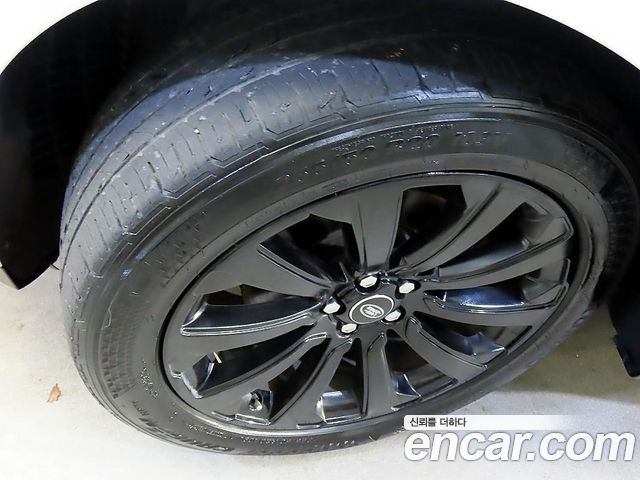 Land Rover Range Rover Velar 2.0 D240 R-Dynamic SE 2018 — фото 24