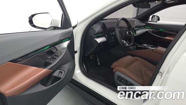 BMW 5 Series (G60) 530i xDrive M Sport 2024 — фото 10