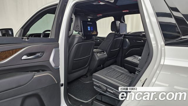 Cadillac Escalade (V) 6.2 Sports Platinum 2023 — фото 12