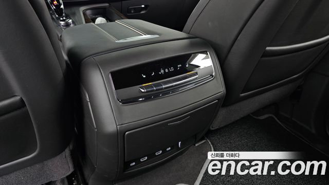 Cadillac Escalade (V) 6.2 Sports Platinum 2023 — фото 17