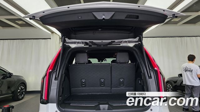 Cadillac Escalade (V) 6.2 Sports Platinum 2023 — фото 20
