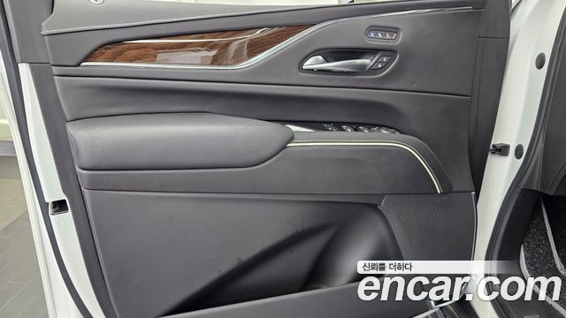 Cadillac Escalade (V) 6.2 Sports Platinum 2023 — фото 24