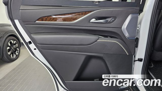 Cadillac Escalade (V) 6.2 Sports Platinum 2023 — фото 25
