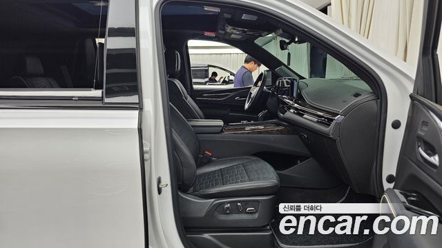 Cadillac Escalade (V) 6.2 Sports Platinum 2023 — фото 26