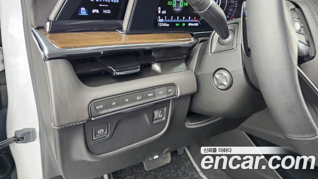 Cadillac Escalade (V) 6.2 Sports Platinum 2023 — фото 28
