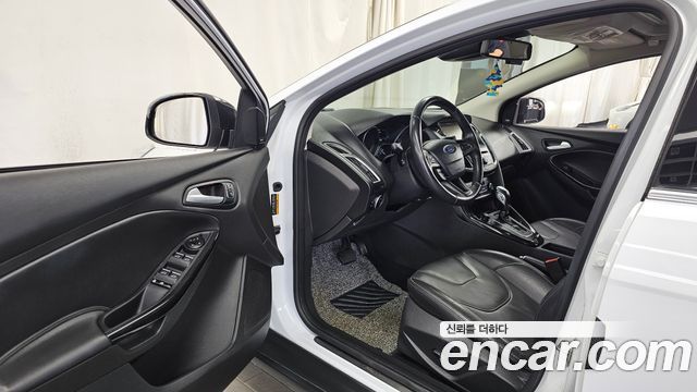 Ford Focus 1.5 Diesel Titanium 3rd 2016 — фото 10