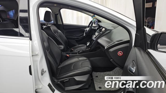 Ford Focus 1.5 Diesel Titanium 3rd 2016 — фото 11