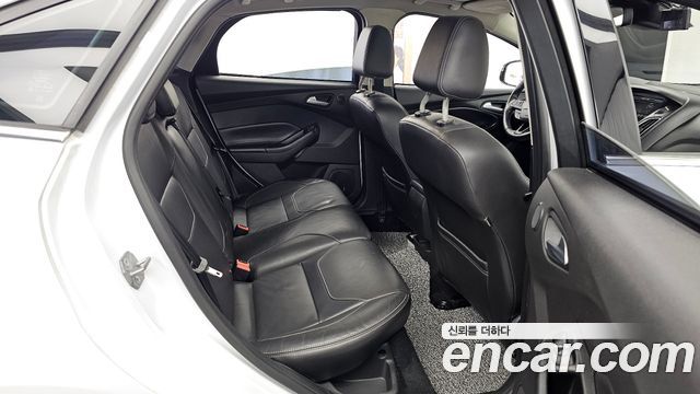 Ford Focus 1.5 Diesel Titanium 3rd 2016 — фото 12
