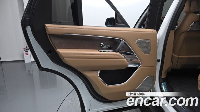 Land Rover Range Rover (V) P530 Autobiography Long Wheel Base 2022 — фото 31