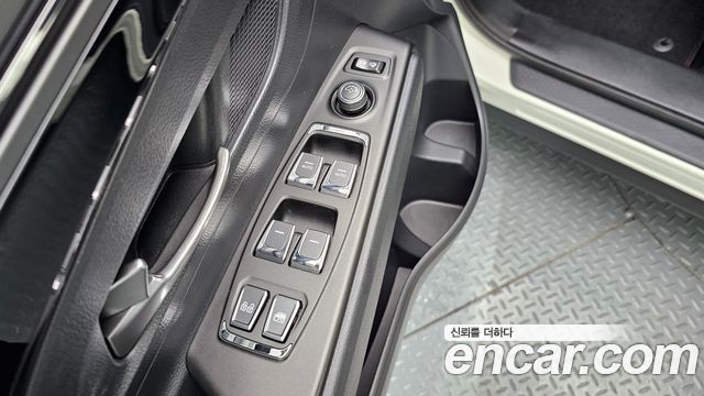 KG Mobility (SsangYong) Beautiful Korando Gasoline 1.5 2WD R-Plus 2022 — фото 17