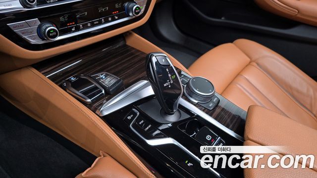 BMW 5 Series (G30) 520i M Sport 2022 — фото 9